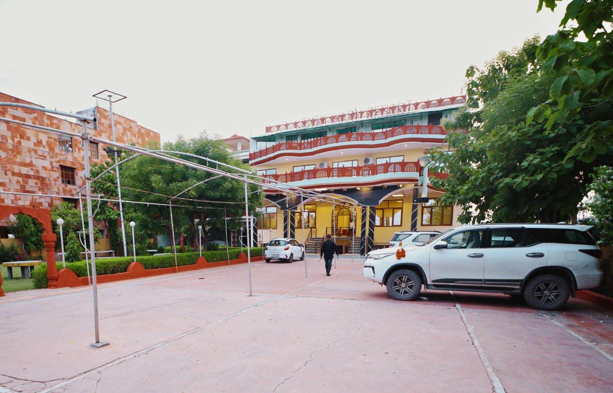 Kenth Hari Resort Dhaulpur By Shrigo Hotels 外观 照片
